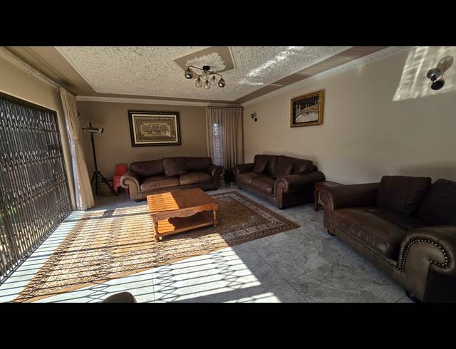 6 BEDROOM FREEHOLD FOR SALE IN WINCHESTER HILLS